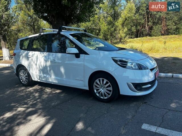 Білий Рено Гранд Сценік, об'ємом двигуна 1.5 л та пробігом 180 тис. км за 8700 $, фото 1 на Automoto.ua
