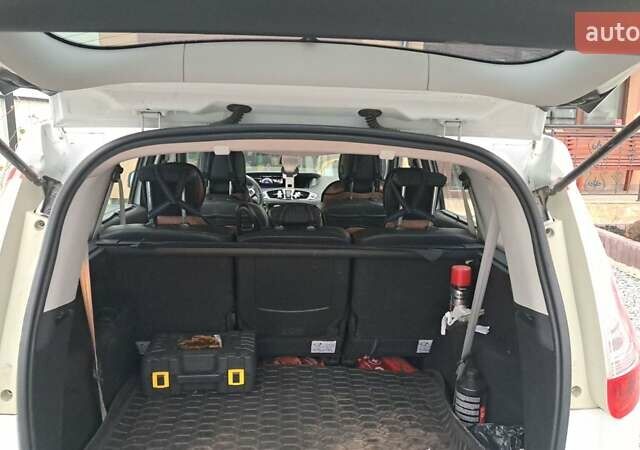 Белый Рено Гранд Сценик, объемом двигателя 1.6 л и пробегом 280 тыс. км за 8200 $, фото 1 на Automoto.ua