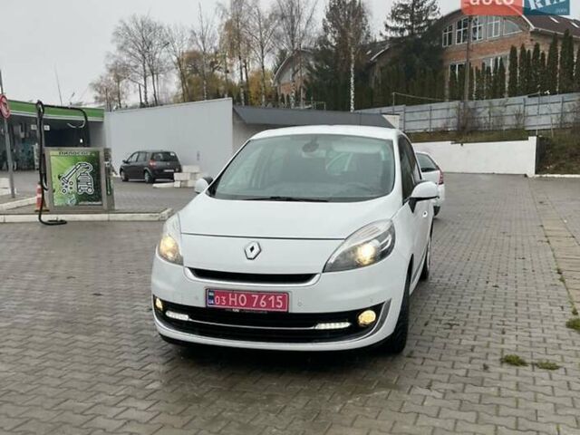 Белый Рено Гранд Сценик, объемом двигателя 1.6 л и пробегом 220 тыс. км за 9350 $, фото 1 на Automoto.ua