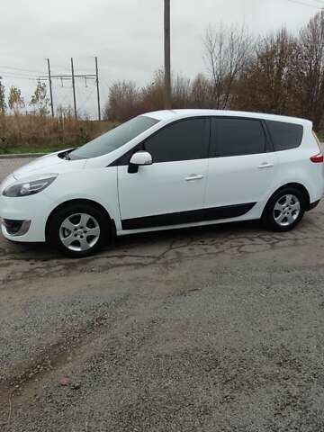 Белый Рено Гранд Сценик, объемом двигателя 1.5 л и пробегом 204 тыс. км за 7900 $, фото 1 на Automoto.ua