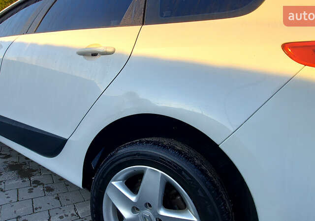 Белый Рено Гранд Сценик, объемом двигателя 1.5 л и пробегом 240 тыс. км за 8499 $, фото 1 на Automoto.ua