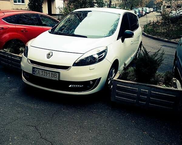 Білий Рено Гранд Сценік, об'ємом двигуна 1.6 л та пробігом 292 тис. км за 7500 $, фото 1 на Automoto.ua