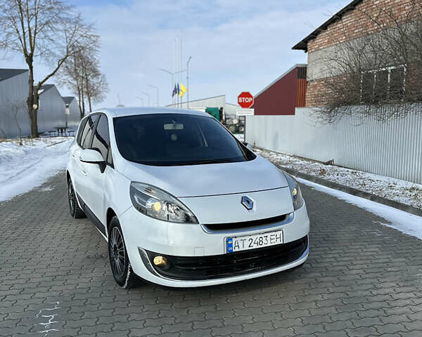 Белый Рено Гранд Сценик, объемом двигателя 1.46 л и пробегом 286 тыс. км за 7299 $, фото 1 на Automoto.ua