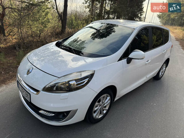 Белый Рено Гранд Сценик, объемом двигателя 1.6 л и пробегом 294 тыс. км за 8300 $, фото 1 на Automoto.ua