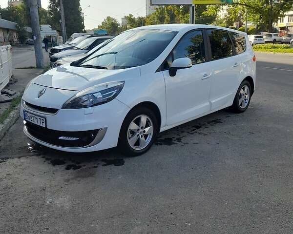 Белый Рено Гранд Сценик, объемом двигателя 1.46 л и пробегом 244 тыс. км за 8700 $, фото 1 на Automoto.ua