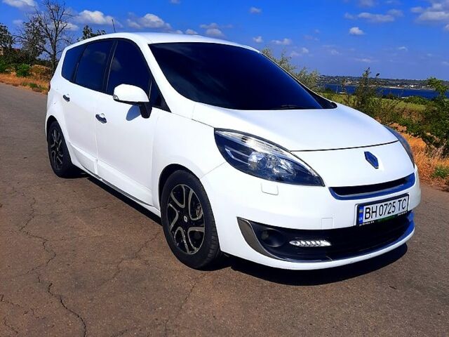 Белый Рено Гранд Сценик, объемом двигателя 1.5 л и пробегом 0 тыс. км за 9500 $, фото 1 на Automoto.ua