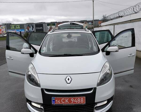 Білий Рено Гранд Сценік, об'ємом двигуна 1.5 л та пробігом 212 тис. км за 9700 $, фото 1 на Automoto.ua