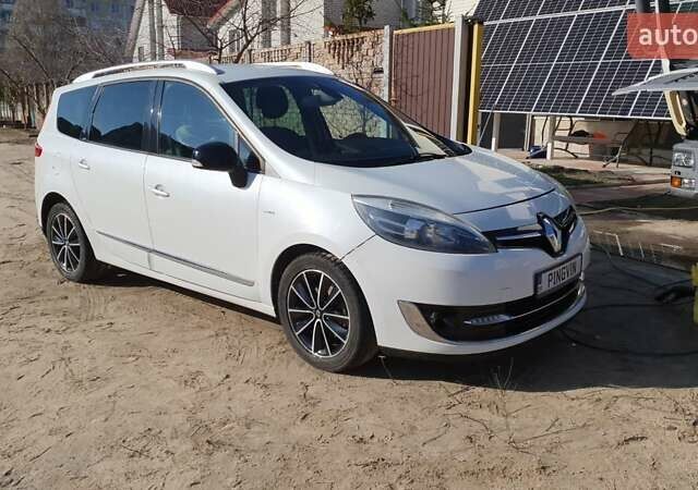 Білий Рено Гранд Сценік, об'ємом двигуна 1.6 л та пробігом 289 тис. км за 10000 $, фото 1 на Automoto.ua