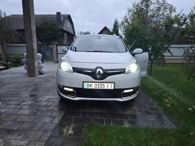 Белый Рено Гранд Сценик, объемом двигателя 1.5 л и пробегом 220 тыс. км за 11800 $, фото 1 на Automoto.ua