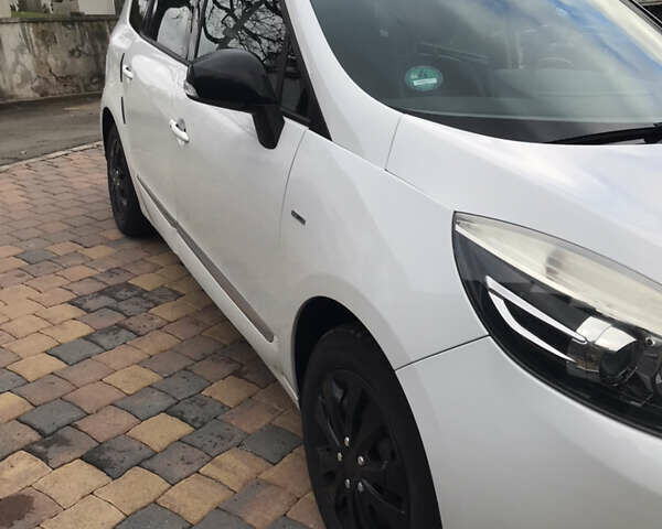 Белый Рено Гранд Сценик, объемом двигателя 1.6 л и пробегом 200 тыс. км за 8402 $, фото 1 на Automoto.ua