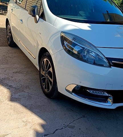 Белый Рено Гранд Сценик, объемом двигателя 1.6 л и пробегом 196 тыс. км за 10900 $, фото 1 на Automoto.ua