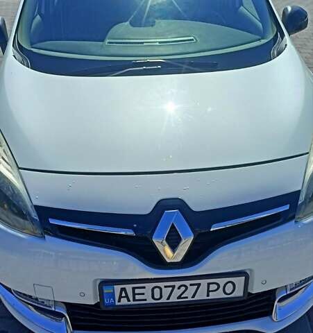 Белый Рено Гранд Сценик, объемом двигателя 1.5 л и пробегом 266 тыс. км за 12000 $, фото 1 на Automoto.ua