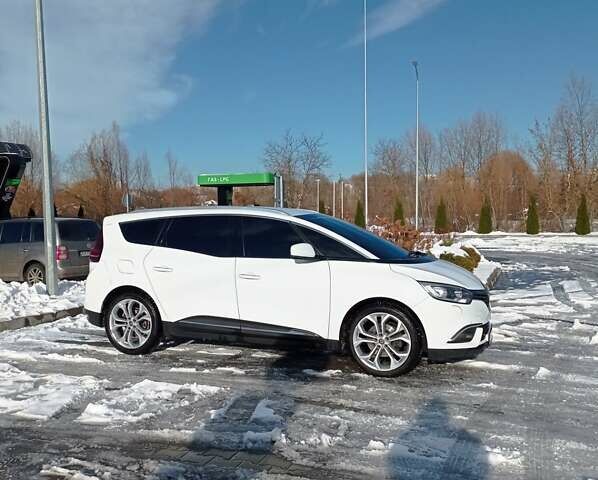 Белый Рено Гранд Сценик, объемом двигателя 1.5 л и пробегом 170 тыс. км за 15900 $, фото 1 на Automoto.ua