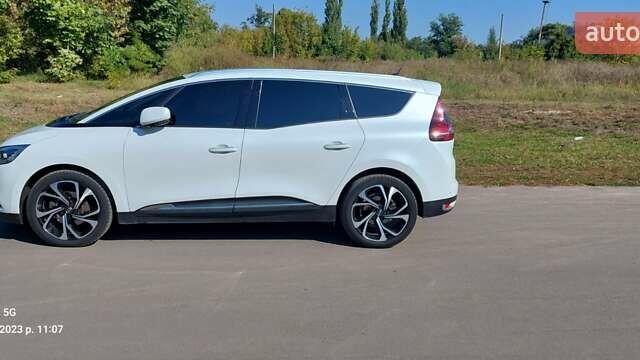 Белый Рено Гранд Сценик, объемом двигателя 1.75 л и пробегом 207 тыс. км за 16000 $, фото 1 на Automoto.ua