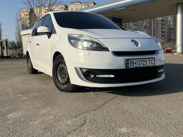 Белый Рено Гранд Сценик, объемом двигателя 1.5 л и пробегом 350 тыс. км за 8500 $, фото 1 на Automoto.ua