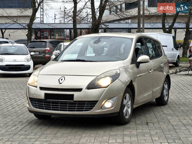 Бежевий Рено Гранд Сценік, об'ємом двигуна 1.46 л та пробігом 247 тис. км за 8200 $, фото 1 на Automoto.ua