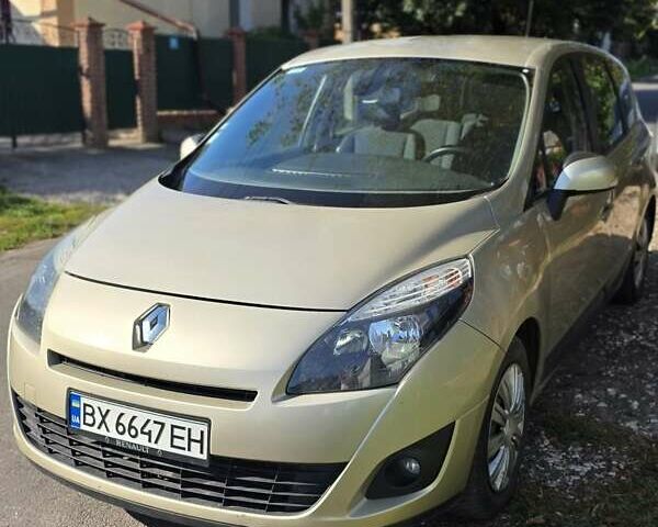 Бежевый Рено Гранд Сценик, объемом двигателя 1.5 л и пробегом 231 тыс. км за 7300 $, фото 1 на Automoto.ua
