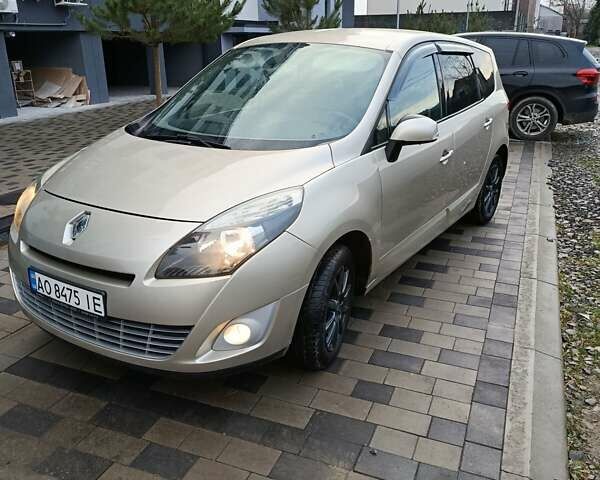 Бежевый Рено Гранд Сценик, объемом двигателя 1.4 л и пробегом 280 тыс. км за 5999 $, фото 1 на Automoto.ua