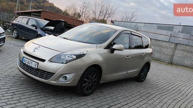 Бежевый Рено Гранд Сценик, объемом двигателя 1.4 л и пробегом 216 тыс. км за 5900 $, фото 1 на Automoto.ua