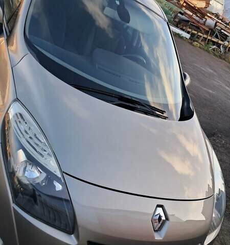 Бежевый Рено Гранд Сценик, объемом двигателя 1.5 л и пробегом 220 тыс. км за 6500 $, фото 1 на Automoto.ua