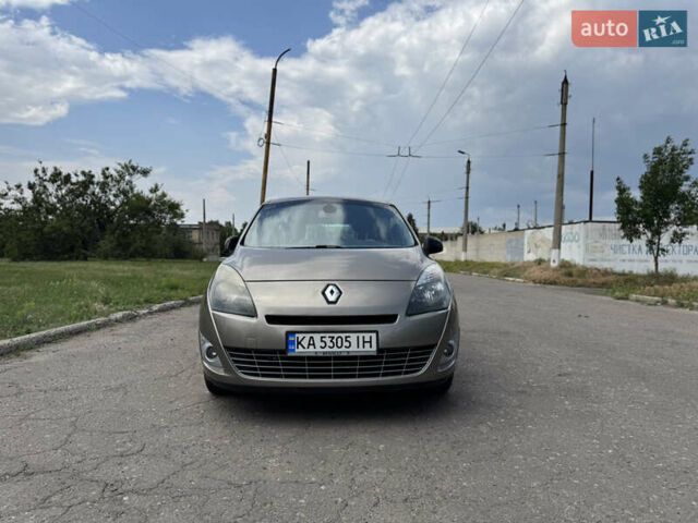 Бежевый Рено Гранд Сценик, объемом двигателя 1.46 л и пробегом 370 тыс. км за 7600 $, фото 1 на Automoto.ua