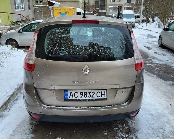 Бежевий Рено Гранд Сценік, об'ємом двигуна 1.5 л та пробігом 195 тис. км за 8000 $, фото 1 на Automoto.ua