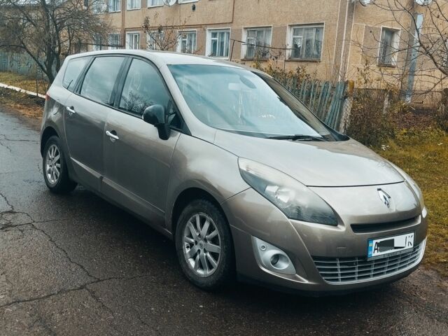 Бежевый Рено Гранд Сценик, объемом двигателя 1.5 л и пробегом 381 тыс. км за 8200 $, фото 1 на Automoto.ua