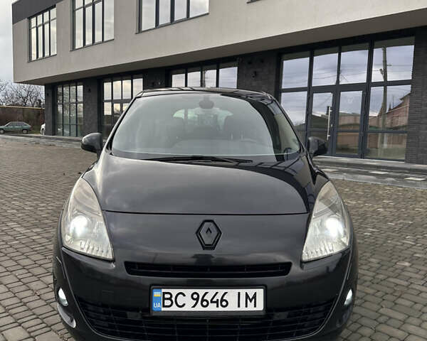 Черный Рено Гранд Сценик, объемом двигателя 2 л и пробегом 380 тыс. км за 7300 $, фото 1 на Automoto.ua