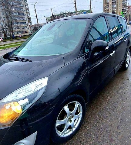 Черный Рено Гранд Сценик, объемом двигателя 2 л и пробегом 235 тыс. км за 7200 $, фото 1 на Automoto.ua