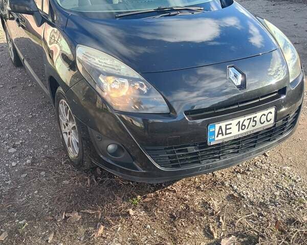 Черный Рено Гранд Сценик, объемом двигателя 2 л и пробегом 257 тыс. км за 8300 $, фото 1 на Automoto.ua