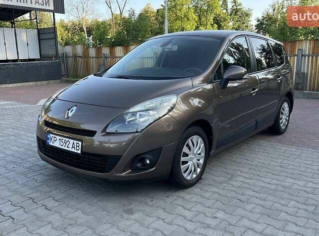 Коричневый Рено Гранд Сценик, объемом двигателя 1.5 л и пробегом 250 тыс. км за 7500 $, фото 1 на Automoto.ua
