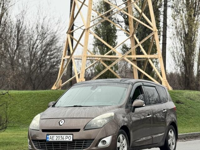 Коричневый Рено Гранд Сценик, объемом двигателя 1.5 л и пробегом 230 тыс. км за 6700 $, фото 1 на Automoto.ua