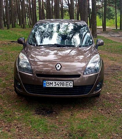 Рено Гранд Сценик 2009 в Сумах на Automoto.ua Коричневый Рено Гранд Сценик, объемом двигателя 1.9 л и пробегом 240 тыс. км за 7850 $, фото 1 на Automoto.ua