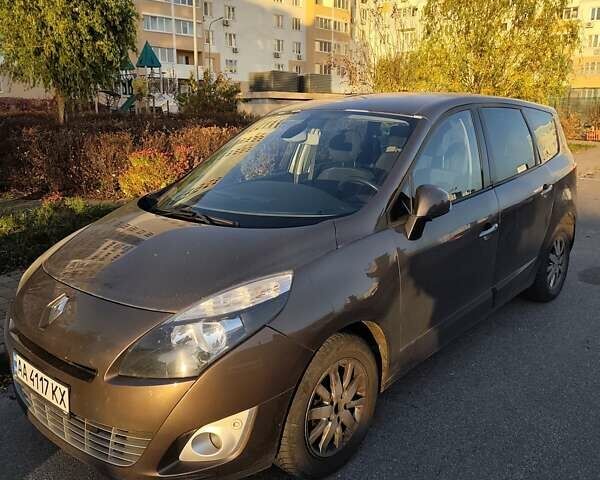 Коричневый Рено Гранд Сценик, объемом двигателя 1.9 л и пробегом 240 тыс. км за 7100 $, фото 1 на Automoto.ua