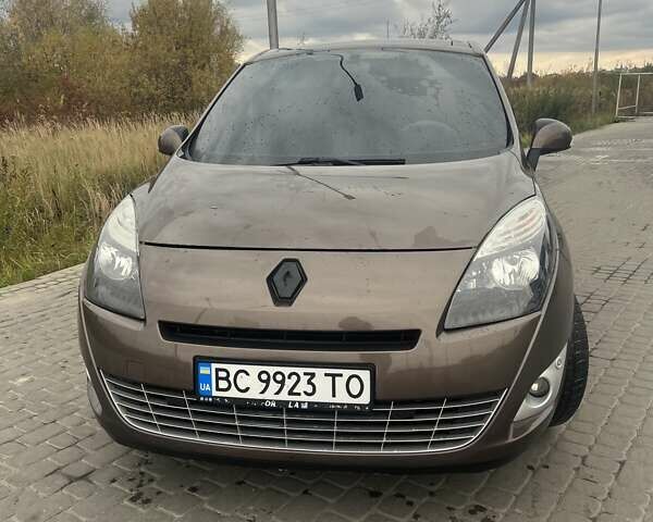 Коричневый Рено Гранд Сценик, объемом двигателя 1.9 л и пробегом 254 тыс. км за 6700 $, фото 1 на Automoto.ua