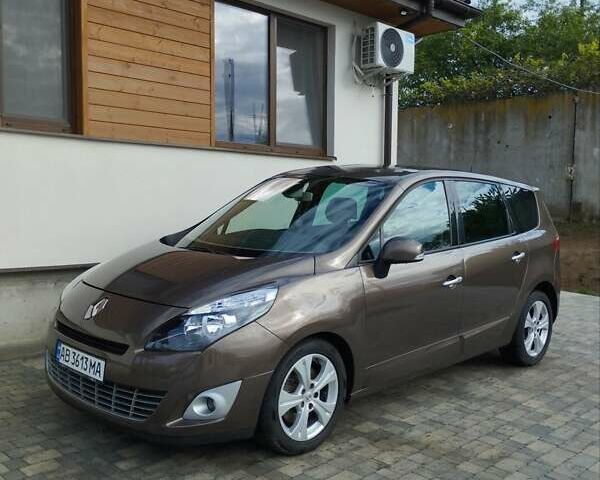 Коричневый Рено Гранд Сценик, объемом двигателя 2 л и пробегом 231 тыс. км за 9300 $, фото 1 на Automoto.ua