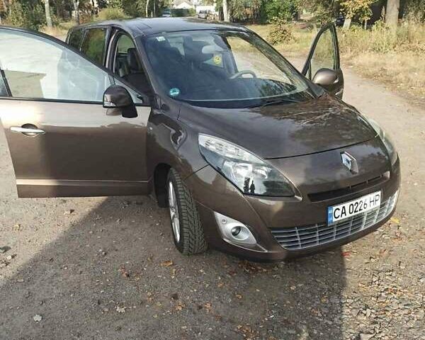 Коричневый Рено Гранд Сценик, объемом двигателя 1.4 л и пробегом 220 тыс. км за 7600 $, фото 1 на Automoto.ua