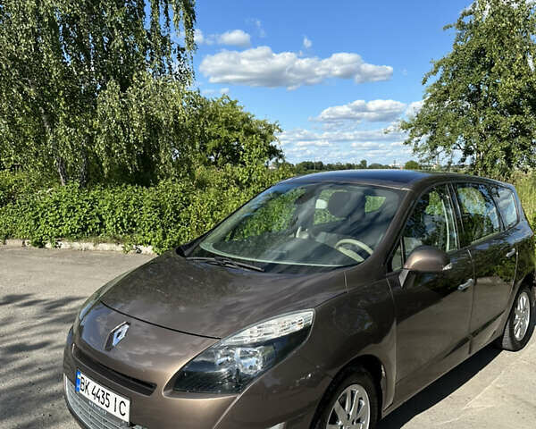 Коричневий Рено Гранд Сценік, об'ємом двигуна 1.5 л та пробігом 237 тис. км за 8300 $, фото 1 на Automoto.ua