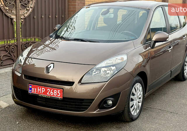 Коричневый Рено Гранд Сценик, объемом двигателя 1.4 л и пробегом 143 тыс. км за 7700 $, фото 1 на Automoto.ua