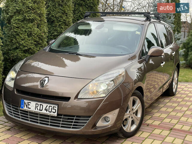 Коричневый Рено Гранд Сценик, объемом двигателя 2 л и пробегом 241 тыс. км за 8600 $, фото 1 на Automoto.ua