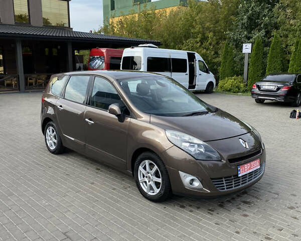 Коричневий Рено Гранд Сценік, об'ємом двигуна 1.4 л та пробігом 181 тис. км за 6300 $, фото 1 на Automoto.ua