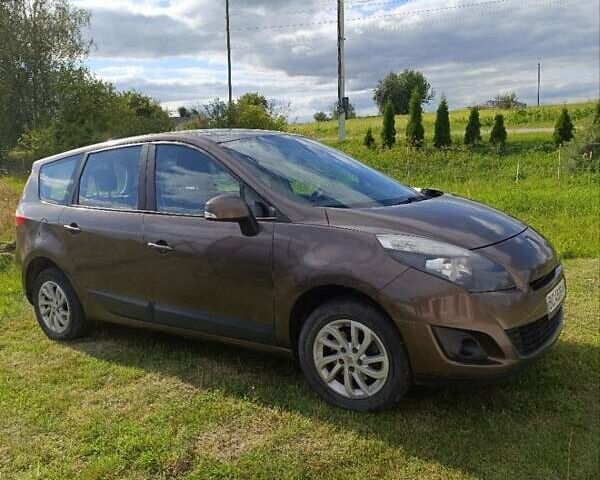 Коричневый Рено Гранд Сценик, объемом двигателя 1.5 л и пробегом 210 тыс. км за 6800 $, фото 1 на Automoto.ua