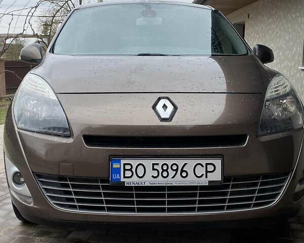 Коричневий Рено Гранд Сценік, об'ємом двигуна 1.87 л та пробігом 200 тис. км за 8250 $, фото 1 на Automoto.ua