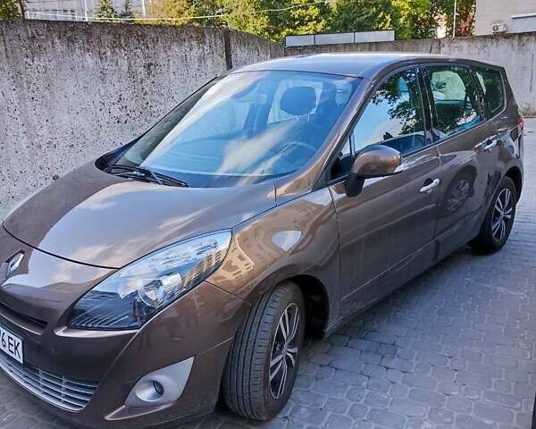 Рено Гранд Сценик 2010 в Золочев на Automoto.ua Коричневый Рено Гранд Сценик, объемом двигателя 2 л и пробегом 223 тыс. км за 7600 $, фото 1 на Automoto.ua