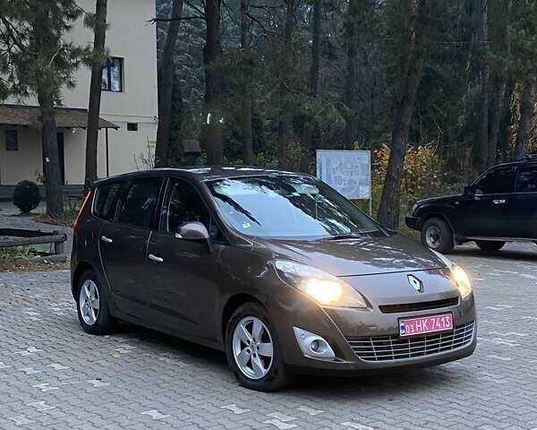 Коричневый Рено Гранд Сценик, объемом двигателя 1.4 л и пробегом 135 тыс. км за 6900 $, фото 1 на Automoto.ua