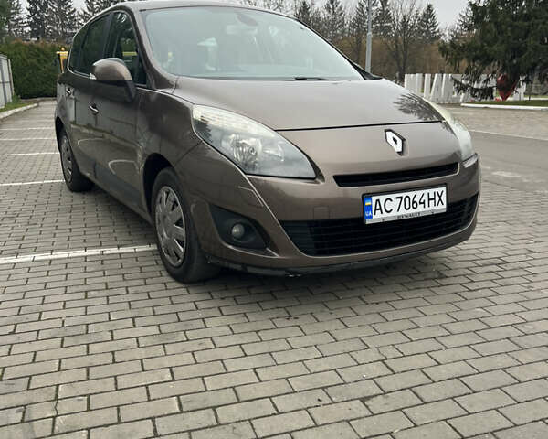 Коричневий Рено Гранд Сценік, об'ємом двигуна 1.6 л та пробігом 280 тис. км за 7350 $, фото 1 на Automoto.ua
