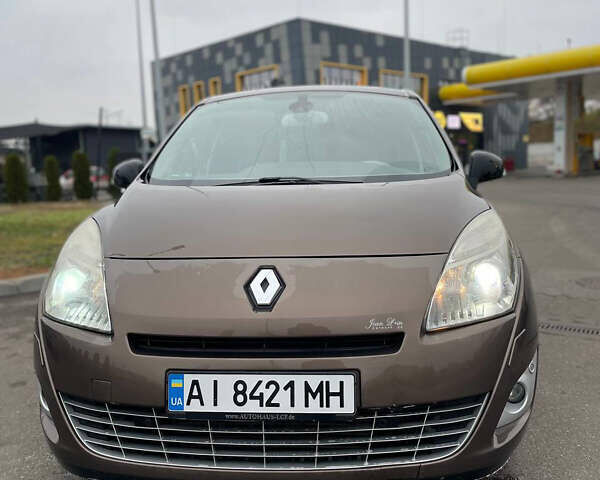 Коричневий Рено Гранд Сценік, об'ємом двигуна 1.6 л та пробігом 216 тис. км за 7000 $, фото 1 на Automoto.ua