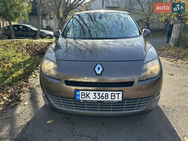 Коричневий Рено Гранд Сценік, об'ємом двигуна 1.46 л та пробігом 252 тис. км за 7500 $, фото 1 на Automoto.ua