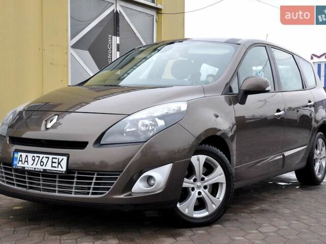 Коричневий Рено Гранд Сценік, об'ємом двигуна 2 л та пробігом 240 тис. км за 7400 $, фото 1 на Automoto.ua