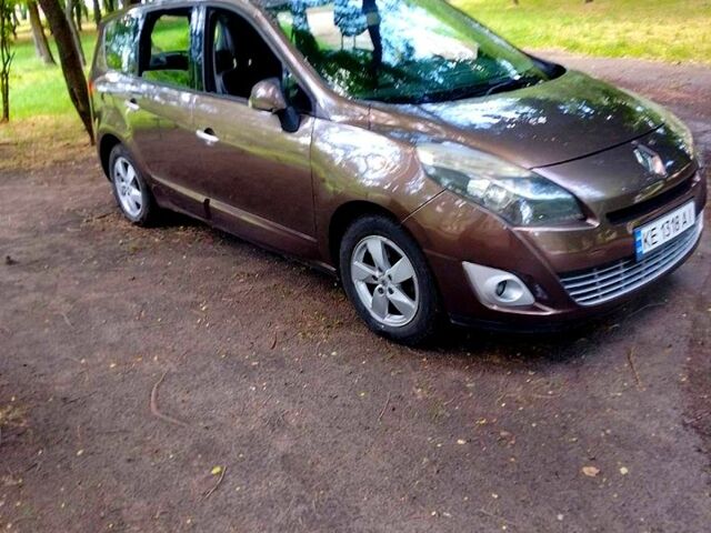 Коричневый Рено Гранд Сценик, объемом двигателя 1.4 л и пробегом 222 тыс. км за 6000 $, фото 1 на Automoto.ua